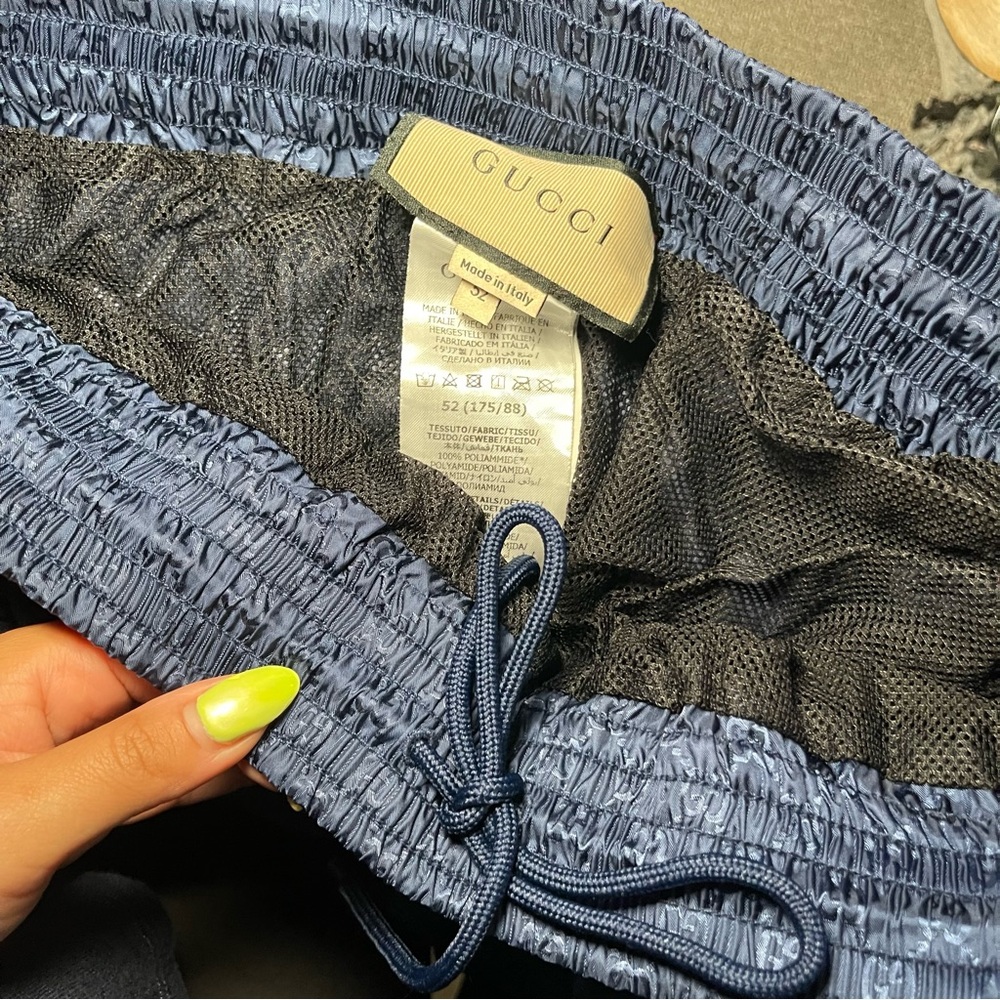 Gucci | Men’s Logo Swim Trunks Size; 52 - Picture 8 of 10